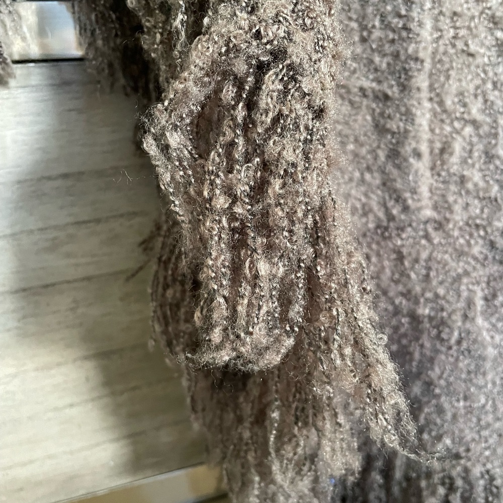 Alyafoi Sweater - Picture 7 of 16